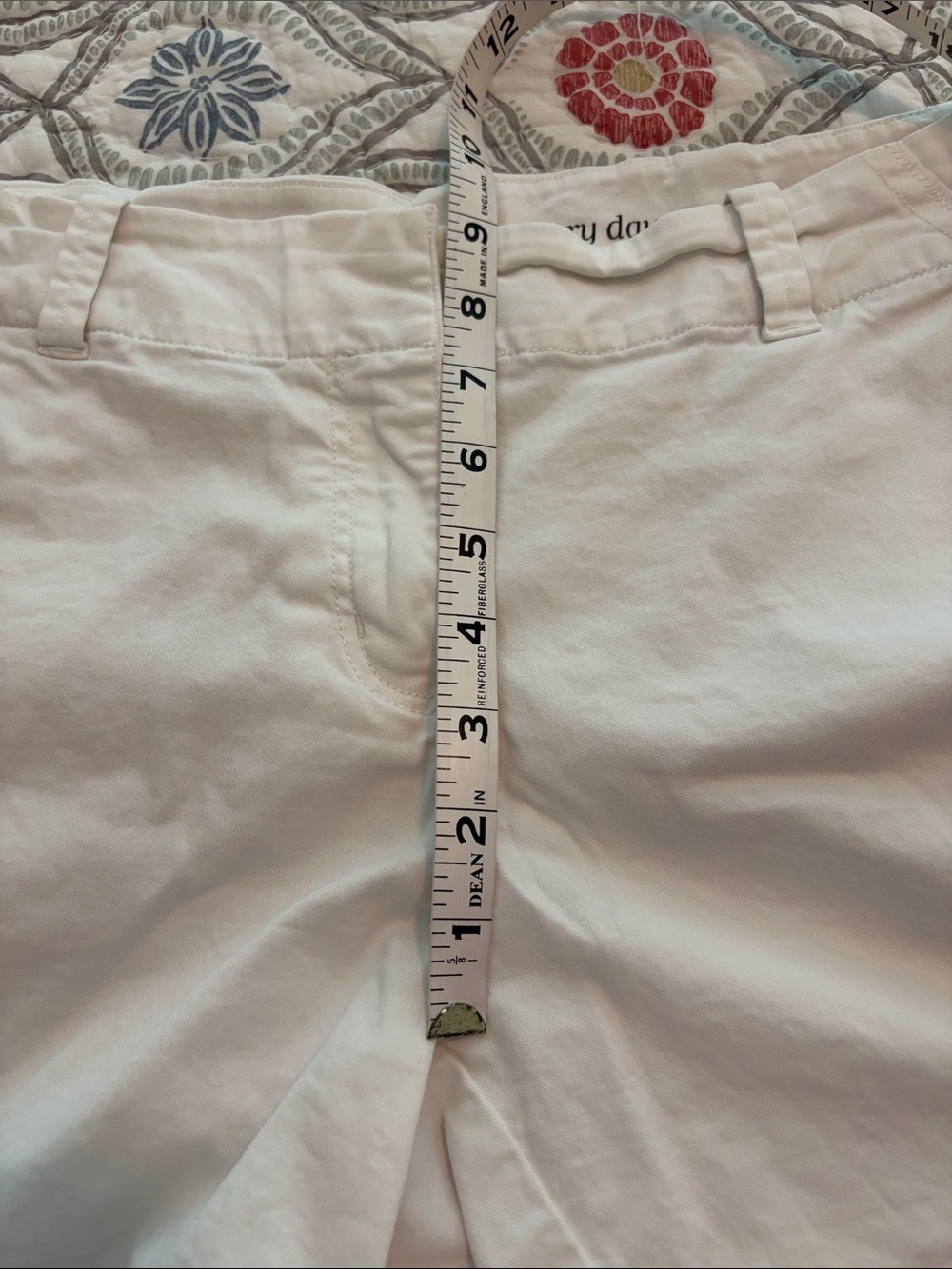 Vineyard Vines white shorts, size 6. - Picture 6 of 9